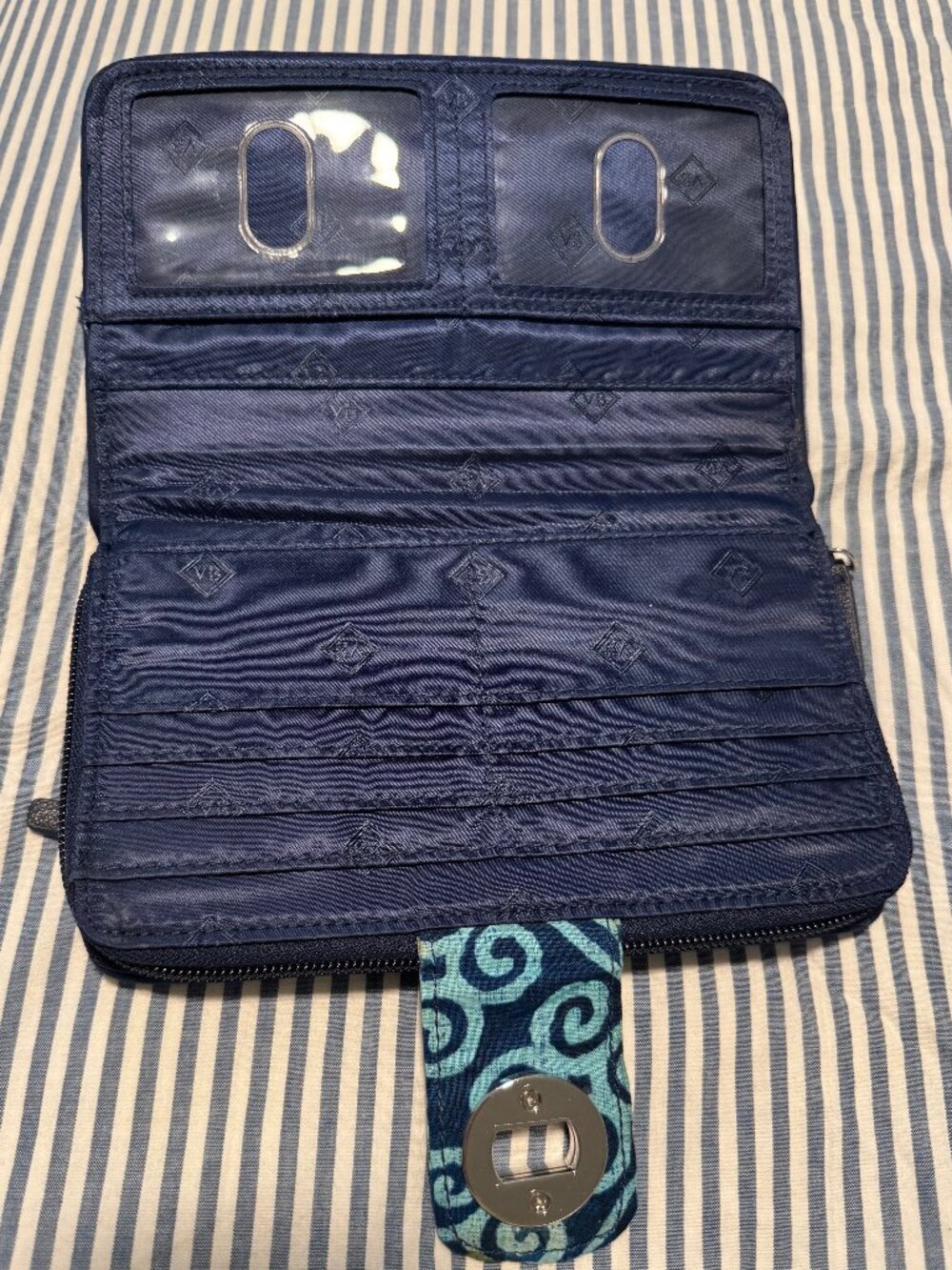 Vera Bradley Large Turnlock Euro Wallet in blue batik! - Picture 3 of 5
